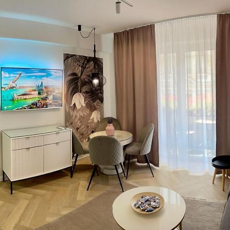 Jeny Boutique Apartment Targu Mures Exterior photo